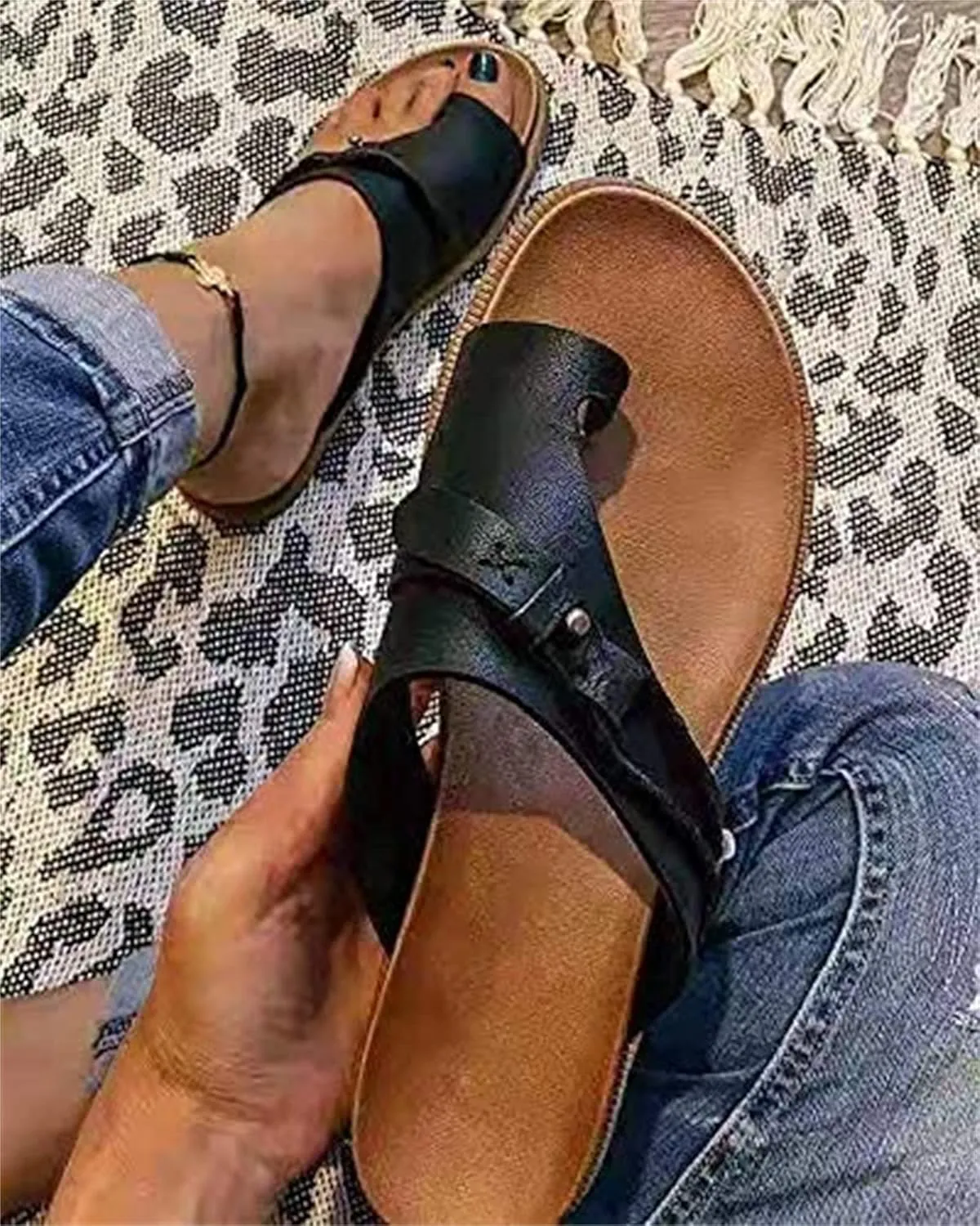 Lausiuoe Sandals Women Comfortable Walking Thong Flip Flops Flat Sandals Casual Dressy Summer Cute Clip Toe Beach Shoes